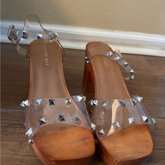 Madden Girl Cream and Brown Platform Sandals - Picture 3 of 8